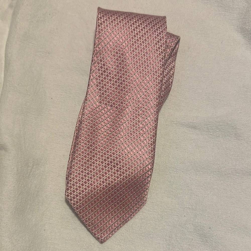 Elegant Pink Patterned Tie